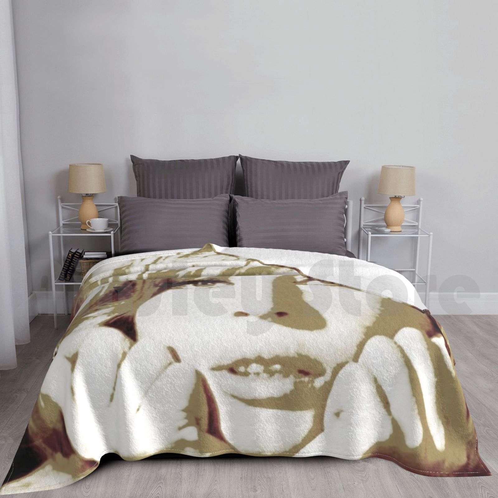 Women'S Fashion In The 1960S - Monica Vitti In Gold Blanket Fashion