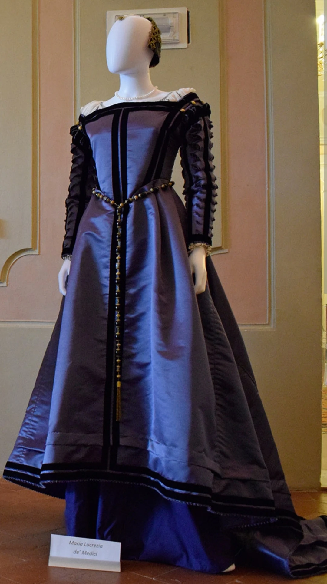 Historical Fashion Tudor Renai - Women Queen Fashion のレビューと価格