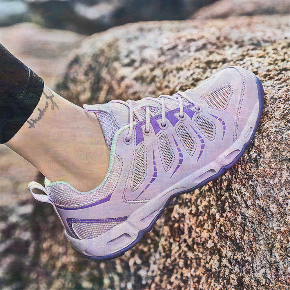 Sumer Round Tip Silver Sneaker - Women Fashion Over 40 のレビューと価格