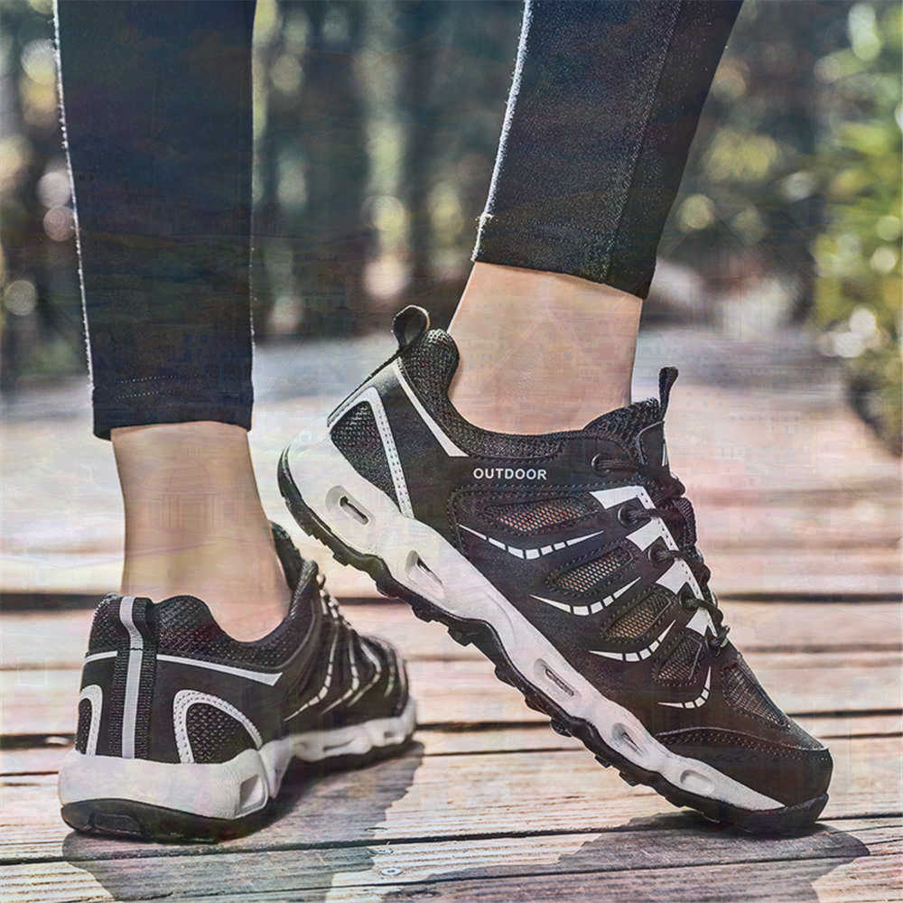 Sumer Round Tip Silver Sneaker - Women Fashion Over 40 のレビューと価格