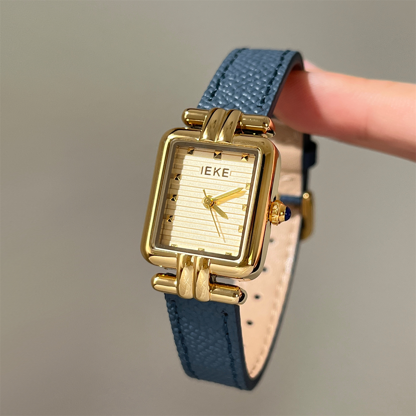 Golden T-shaped diamond watch  - Women Fashion Style のレビューと価格