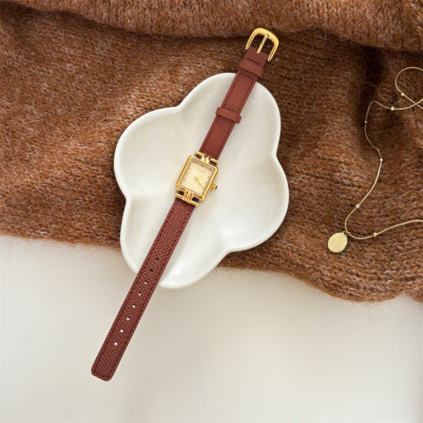 Golden T-shaped diamond watch  - Women Fashion Style のレビューと価格