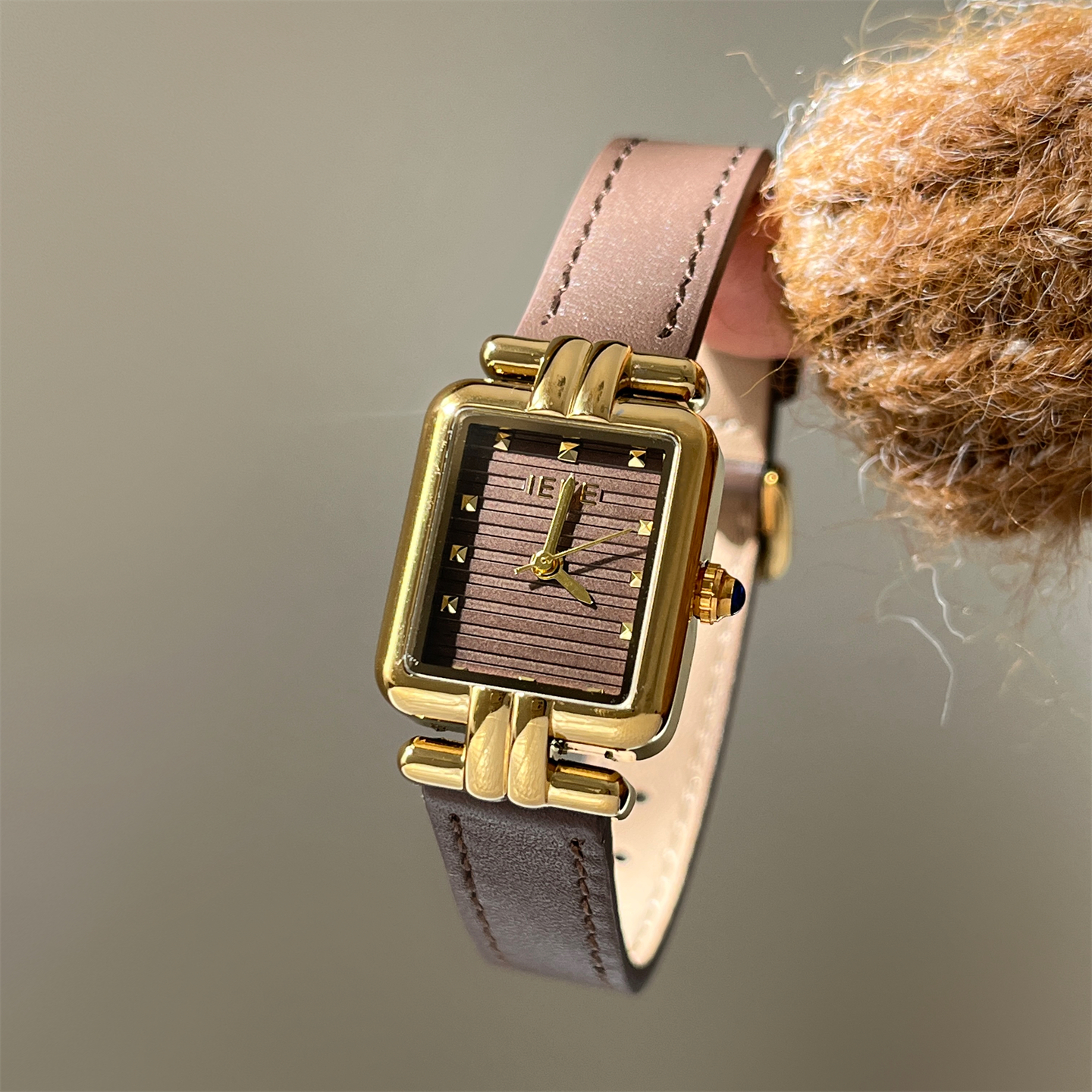Golden T-shaped diamond watch  - Women Fashion Style のレビューと価格